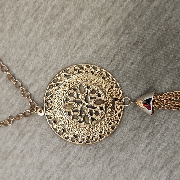 Vintage Medallion Tassel Necklace Gold Tone - Picture 6 of 10